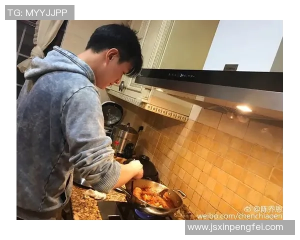 足球明星亲自下厨买菜视频曝光展现生活中的真实一面