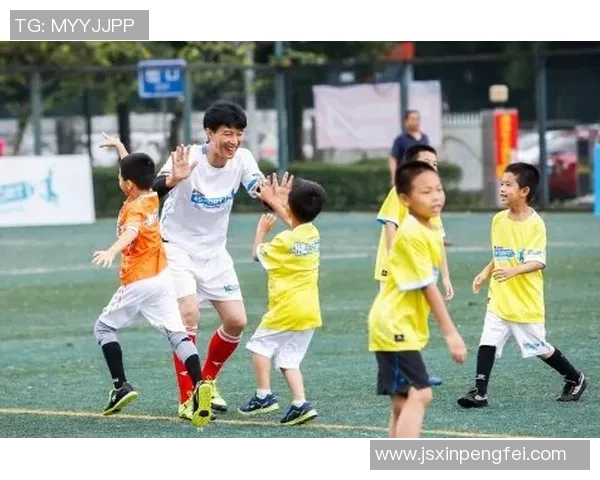 小孩与足球明星亲密互动击掌瞬间温馨视频分享